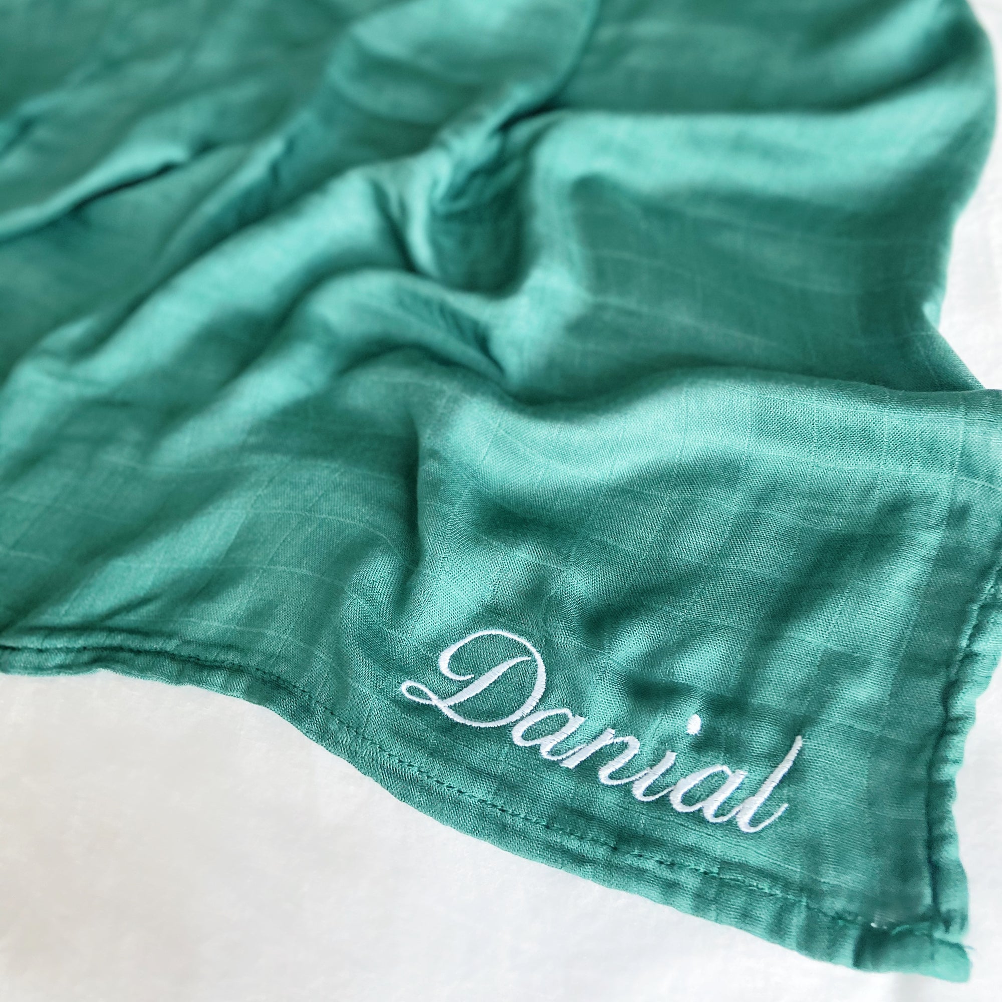 Customizable green bamboo swaddle by RAPH&REMY® featuring a unique design tailored to your preferences.
