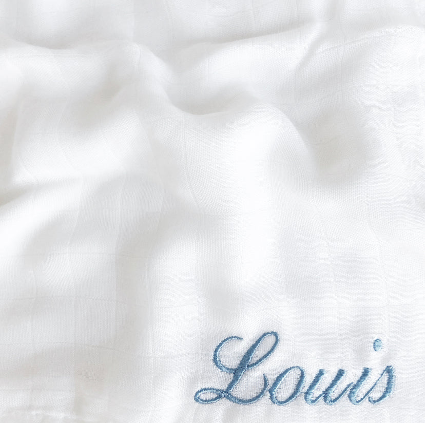 Customizable white bamboo swaddle by RAPH&REMY® featuring a unique design tailored to your preferences. 